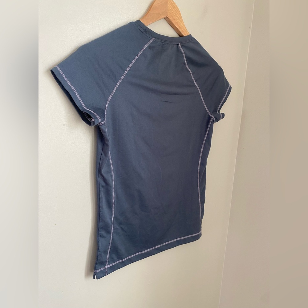Alo Yoga CoolFit Moisture Wicking Athletic Tee Size S High Intensity Training - Picture 5 of 8